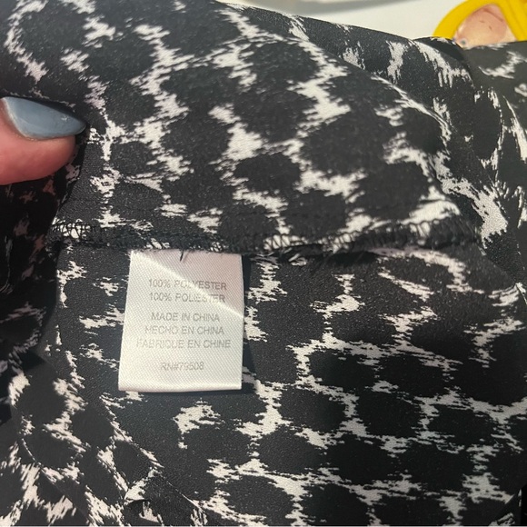Violet & Claire Black and White Blouse Size Medium - Picture 8 of 10